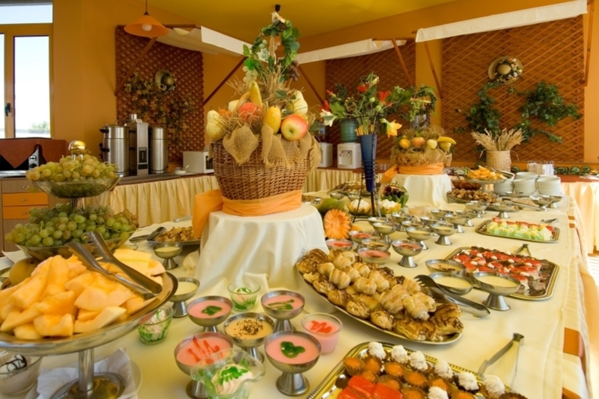 шведский стол в курорте. тунис хаммамет отели 4 звезды. олл инклюзив турция. шведский стол. Limak atlantis deluxe hotel & resort 5* ресторан.